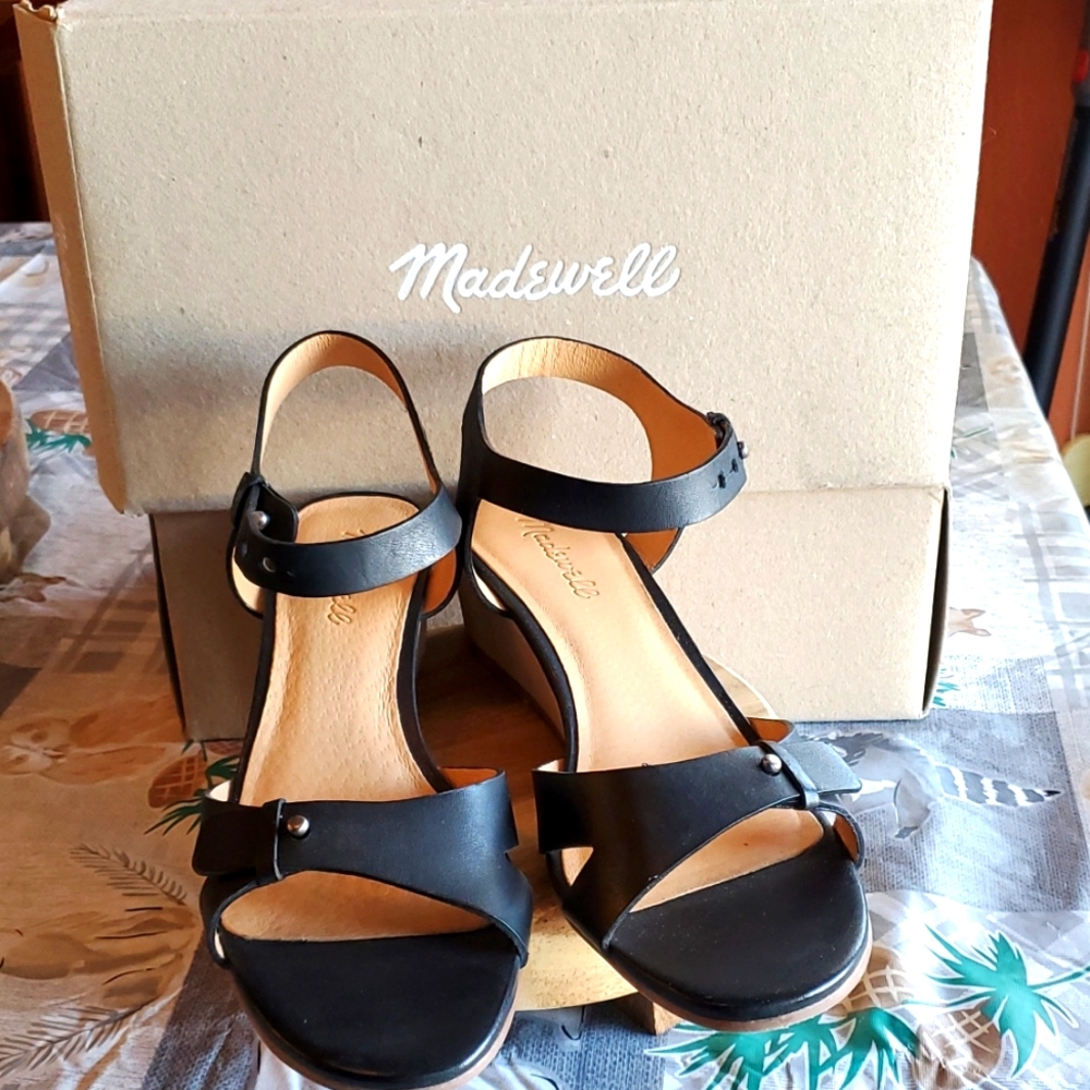 Womans leather sandals